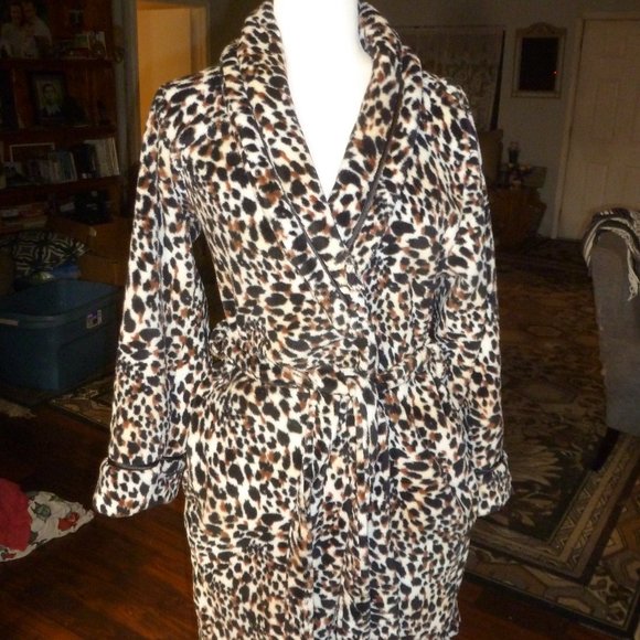 Long Sleeve Fleece Cozy Leopard Print Robe - Picture 1 of 10